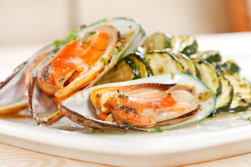 mussels with zucchini
