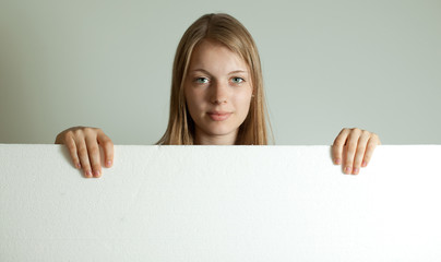 Fototapeta premium Frau Mit Schild