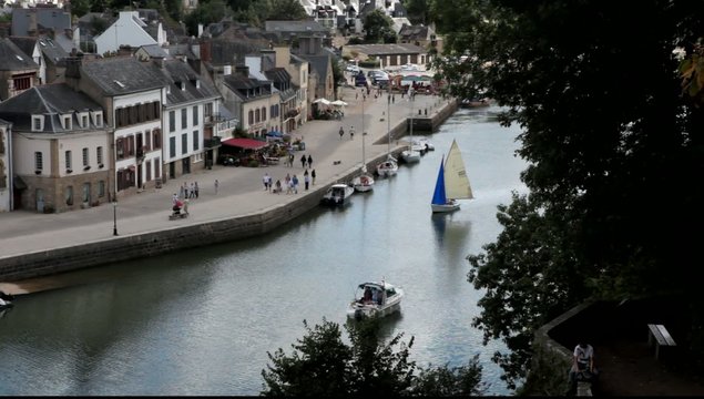 L'arriv&eacute;e au port