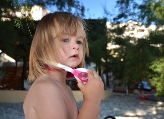bébé et nager lunettes