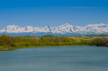 Obraz premium 水沢ダムと十勝岳