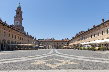 Vigevano, Piazza Ducale