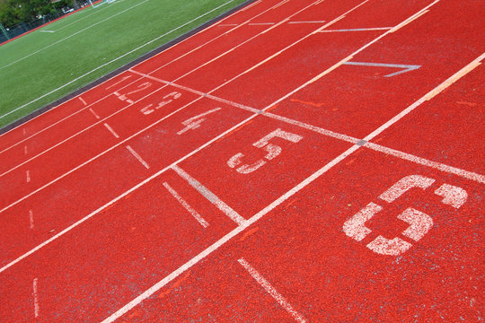 Running track with number 1-6 © Jess Yu