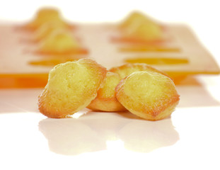 petites madelaines dorées - gâteaux fait maison