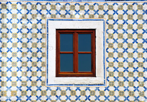 janela de lisboa,portugal