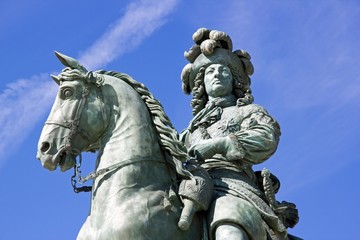Fototapeta na wymiar Ludwik XIV konny pomnik zamek w Wersalu (Francja)