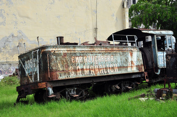 vecchio treno per il trasporto di canna da zucchero a cuba