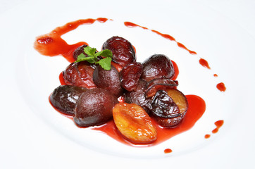 plum baked in caramel