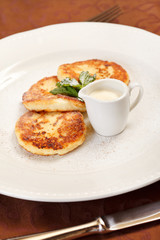 Cheese pancakes with sour cream