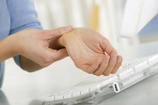 Femme - Douleurs au poignet