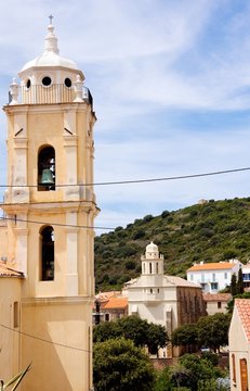 Les deux &eacute;glises catholiques de Carg&egrave;se (Corse)