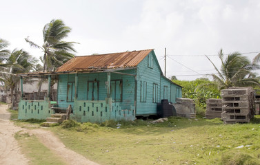 Fototapeta na wymiar opuszczony dom Corn Island Nikaragua