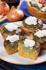 Corn pone with spinach and cream