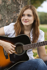 Frau mit Gitarre