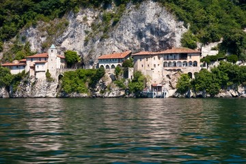 Fototapeta premium Eremo di Santa Caterina del Sasso