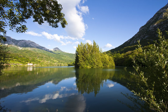 Embalse de Quir&oacute;s