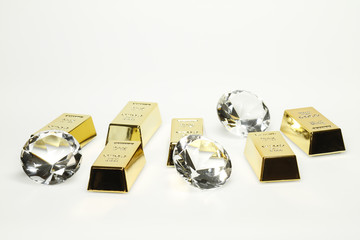 Goldbarren und Diamanten
