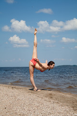 Fototapeta na wymiar gymnastics on the beach