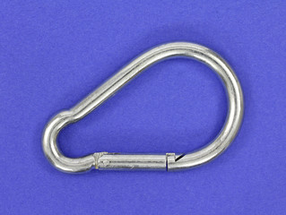 Heavy duty shackle