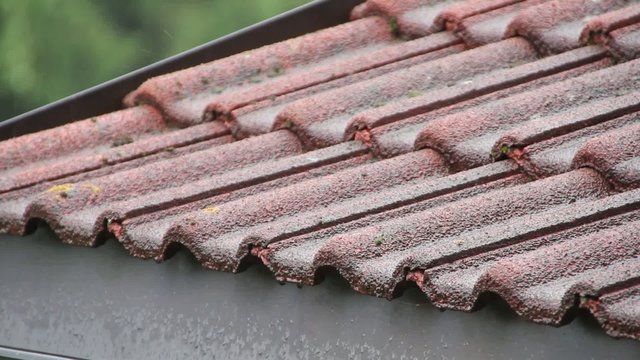 Regenwasser am Dach