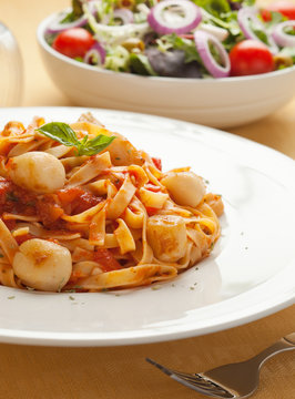 Pasta With Scallop And Tomato Sauce