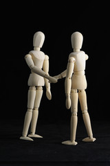 Obraz premium Wooden Figure (Shake hands)