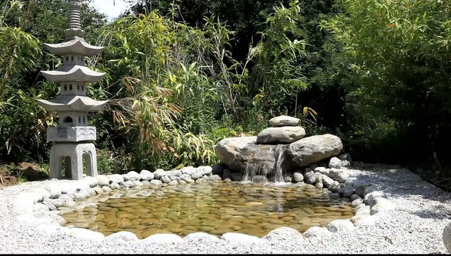 fontaine de jardin aquatique