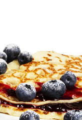 pfannkuchen mit heidelbeeren und marmelade