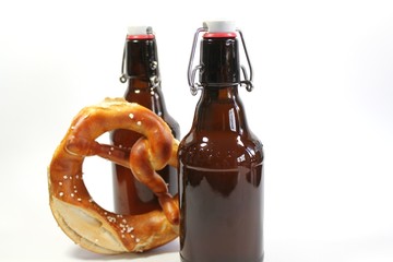 Weizenbier und Brezel