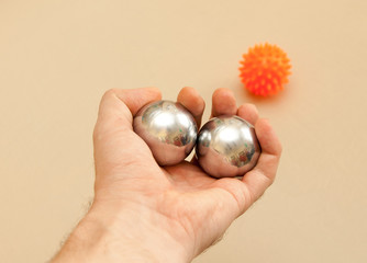 Physiotherapie mit Qigongkugeln