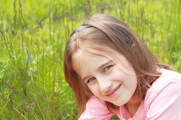 Naklejka premium Portrait of smiling girl