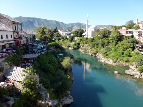 Mostar ciudad de Bosnia Herzegovina a orillas del río Neretva