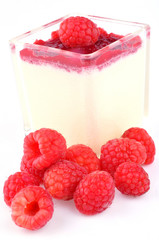 Framboises et panacotta