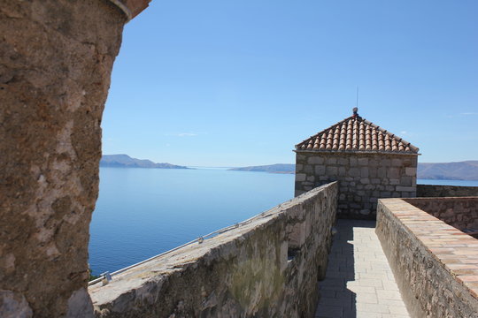 Blick von der Festung Nehaj auf das Tor von Senj