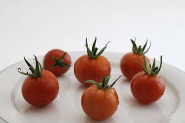 einige frische Kirschtomaten