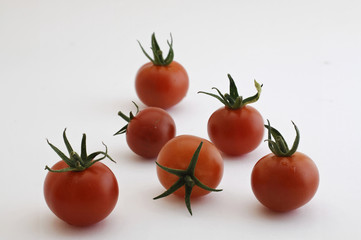 einige frische Cocktailtomaten
