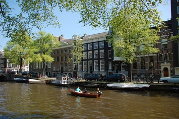 Fototapeta na wymiar Canal à Amsterdam, Pays-Bas