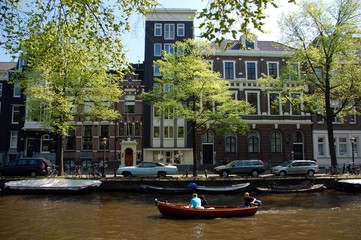Fototapeta na wymiar Canal à Amsterdam, Pays-Bas
