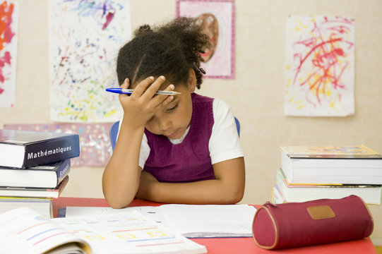 L'enfant et les devoirs d'&eacute;cole