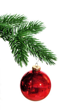 Tannenzweig mit Weihnachtsschmuck