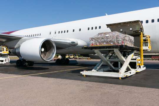 Fototapeta Loading freigth in airplane