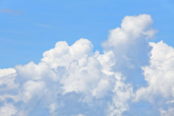 Naklejka na ściany i meble Błękitne niebo z chmury bliska