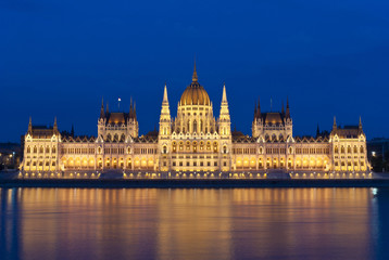 Fototapeta premium hungarian parliament at night