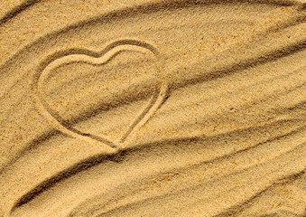 Fototapeta na wymiar serce na piasku