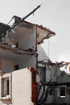 Abriss Wohnhaus desaturated