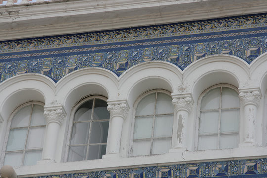 arcos y azulejos