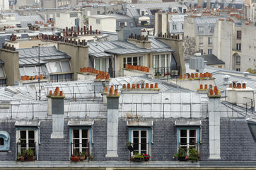 Fototapeta na wymiar chambres sous les toits à Paris