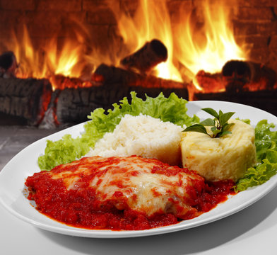 Bife &agrave; parmegiana