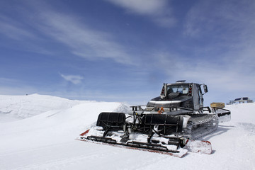 Ratrak, grooming machine, special snow vehicle