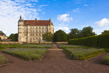 Fototapeta na wymiar Schloss Guestrow